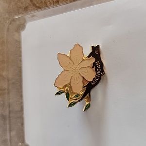 Michigan state flower pin